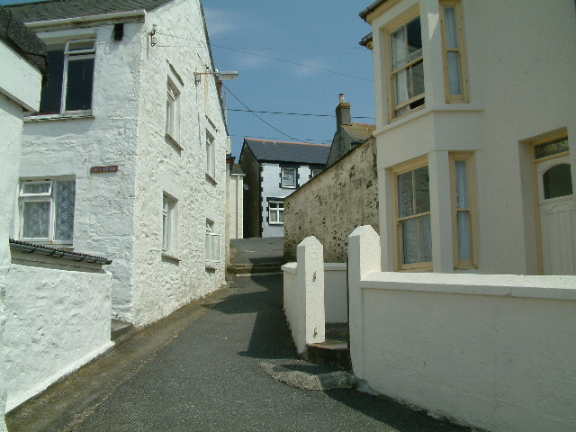 Loft House and Homeside House, Loe Bar Road, Porthleven. 30 May 2003.